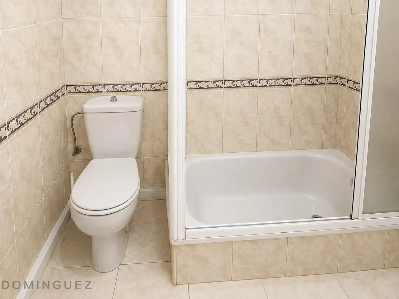 Bathroom of Flat for sale in Vigo   with Heating and Terrace
