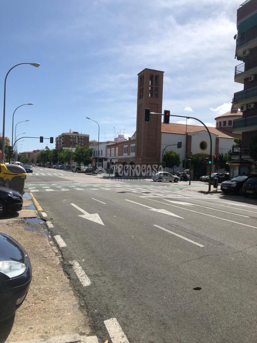Exterior view of Premises for sale in  Sevilla Capital