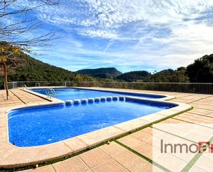 Piscina de Casa o xalet de lloguer en Serra amb Jardí privat, Terrassa i Piscina