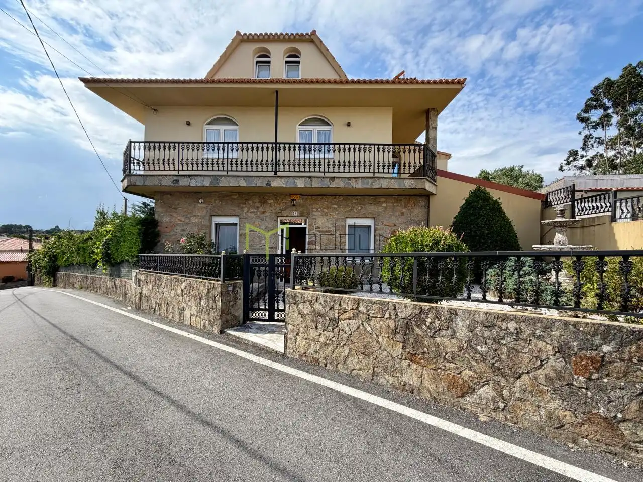 Vista exterior de Casa o xalet en venda en Teo amb Calefacció, Jardí privat i Terrassa