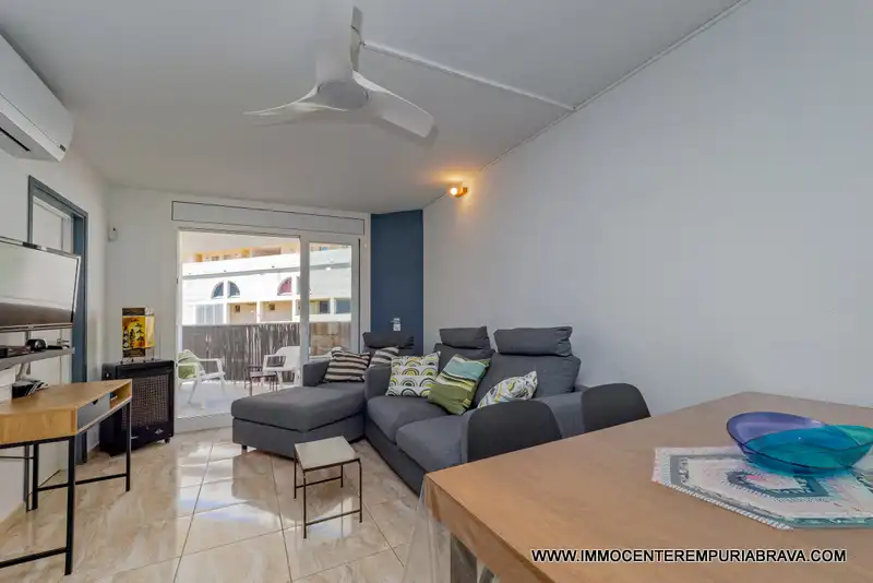 Sala de estar de Apartamento en venta en Empuriabrava con Aire acondicionado, Calefacción y Terraza