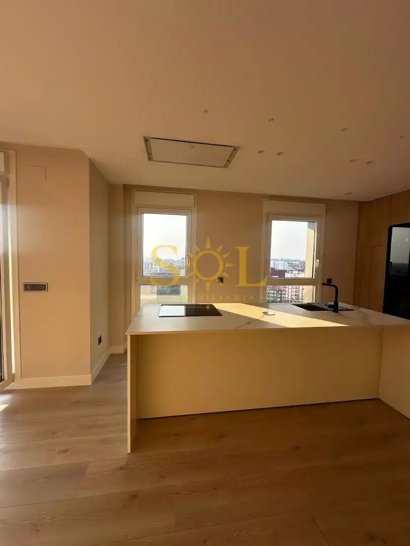 Küche von Wohnung zur Miete in León Capital  mit Klimaanlage, Heizung und Parkett