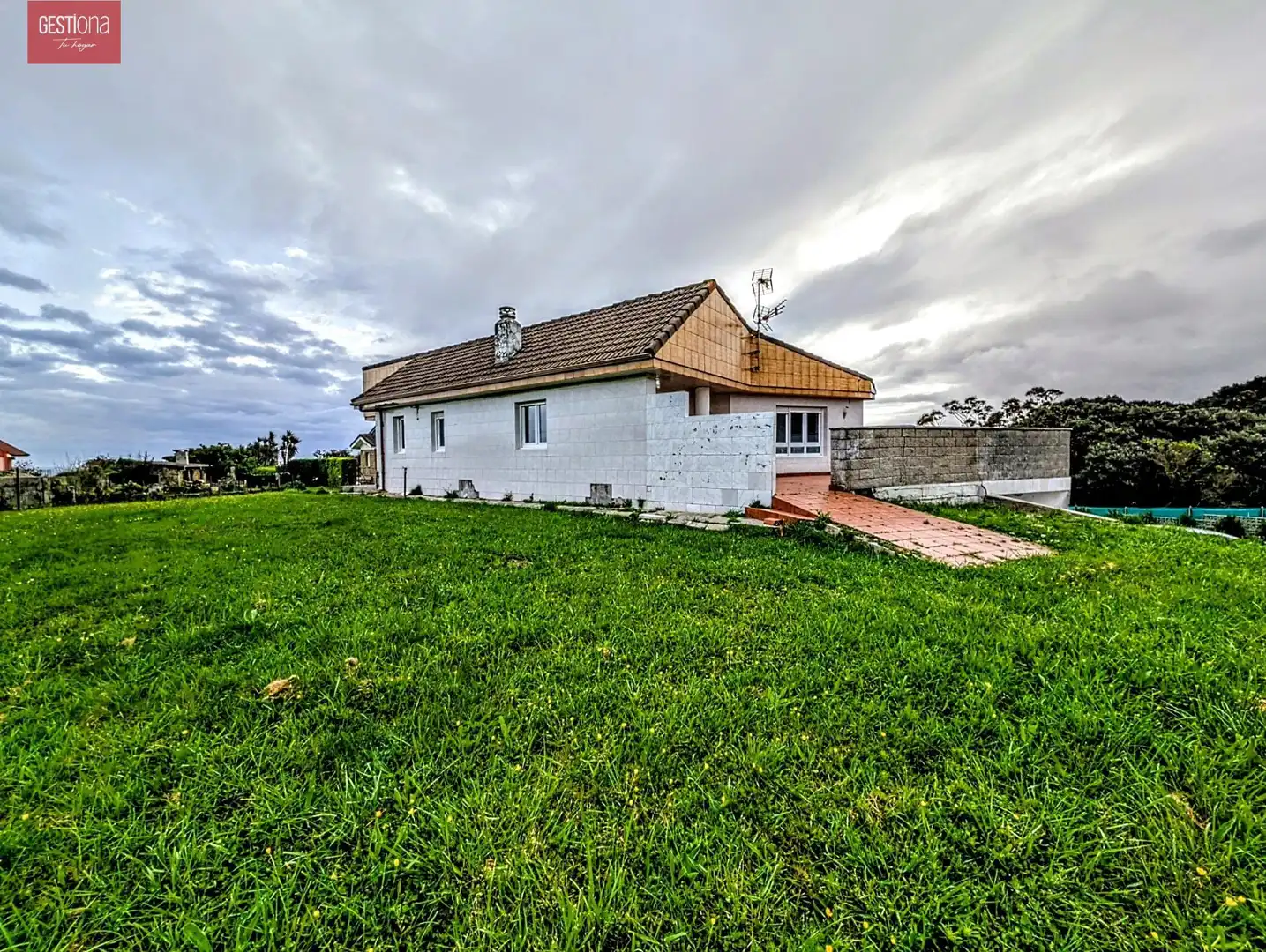 Vista exterior de Casa o xalet en venda en Bareyo amb Jardí privat, Terrassa i Balcó