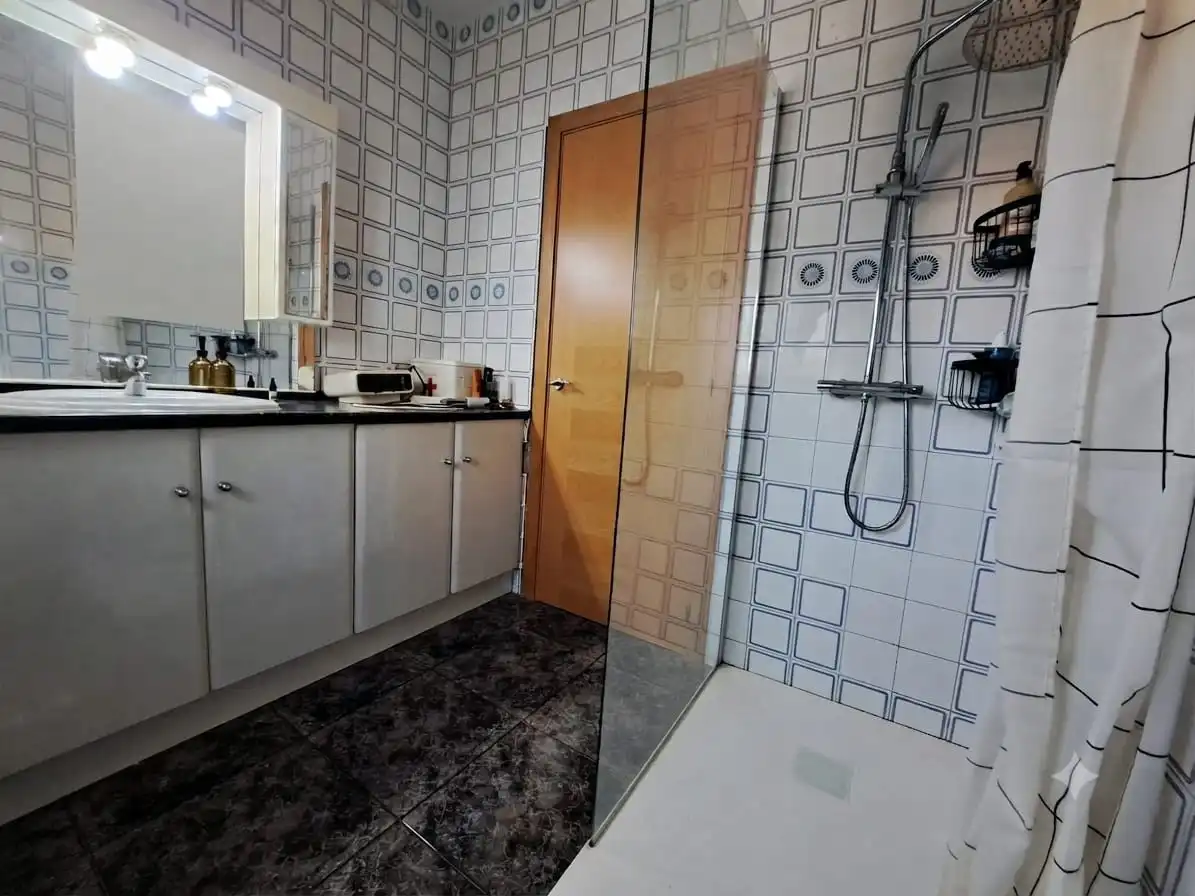 Bany de Casa o xalet en venda en Rubí amb Calefacció, Terrassa i Traster