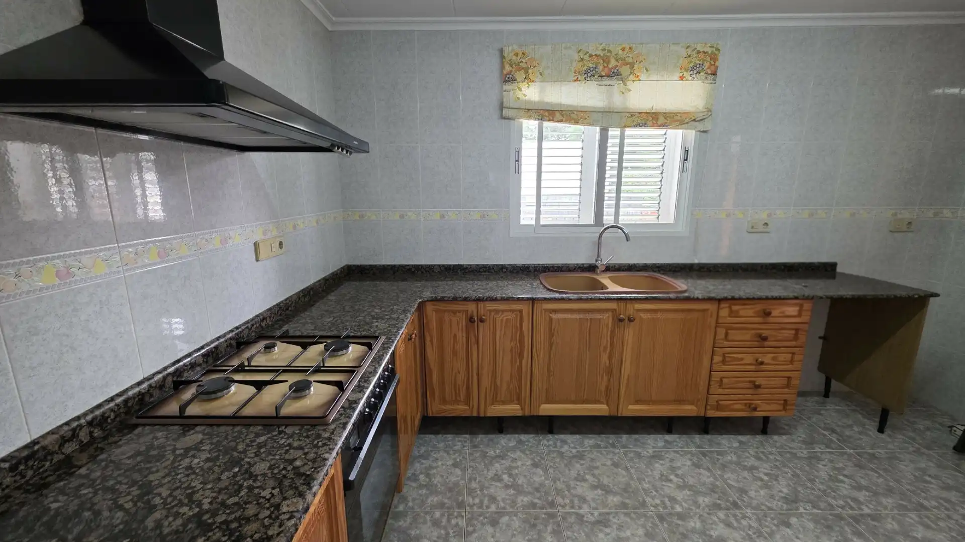 Cocina de Casa o chalet en venta en Chiva con Aire acondicionado, Jardín privado y Terraza