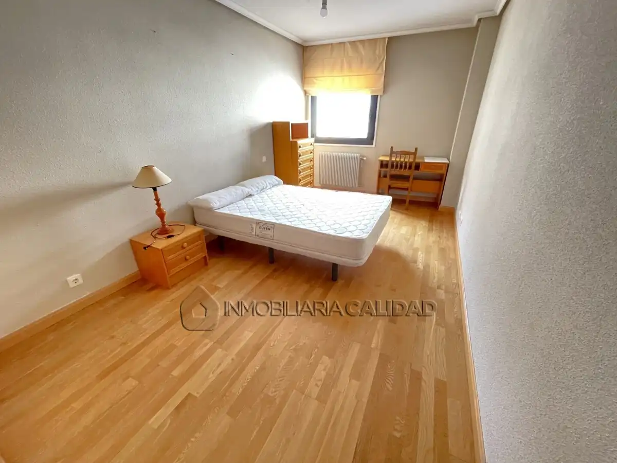 Bedroom of Flat for rent in Burgos  with Heating and Furnished