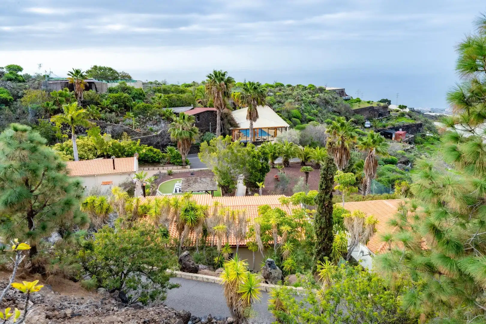 Vista exterior de Casa o xalet en venda en Guía de Isora amb Calefacció, Jardí privat i Moblat