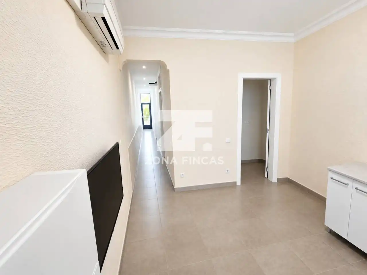 Wohnung zum Verkauf in Badalona mit Klimaanlage, Heizung und Terrasse