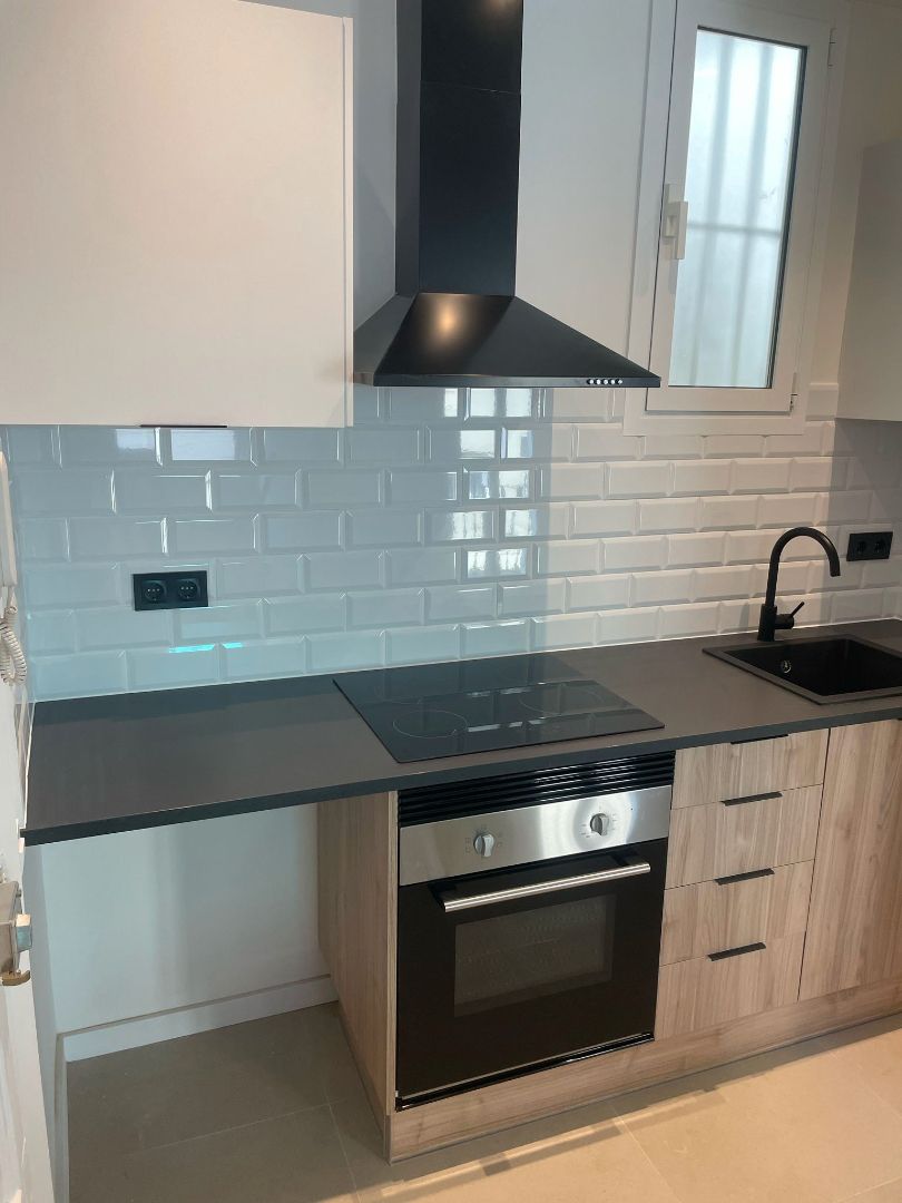 Flat to rent in Carrer de Cabanes, El Poble Sec - Parc de Montjuïc