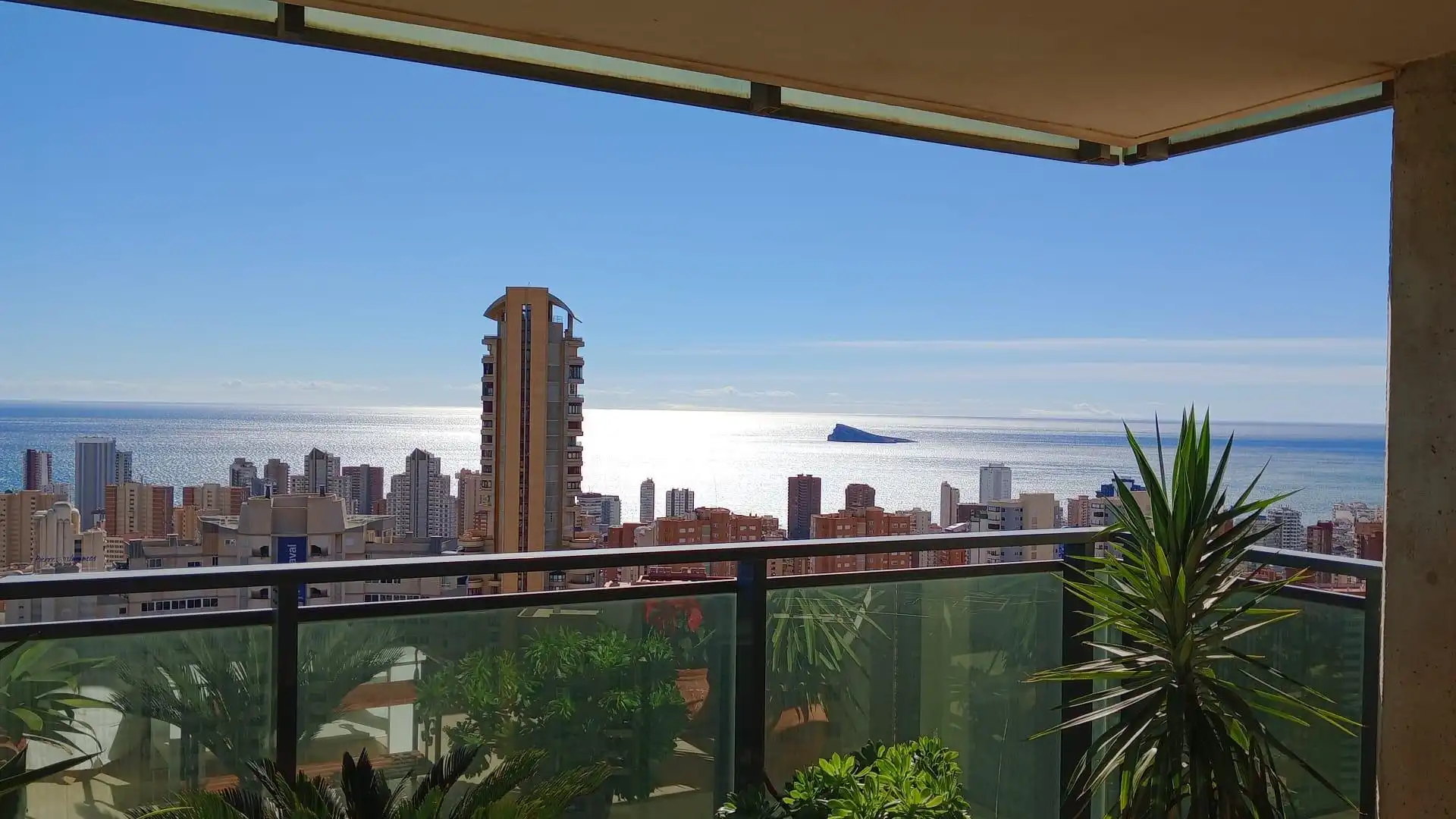 Vista exterior de Apartament en venda en Benidorm amb Aire condicionat, Calefacció i Jardí privat