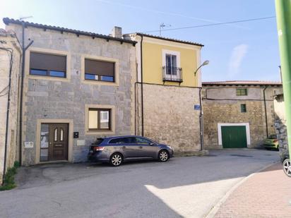 Vista exterior de Casa adosada en venda en Castrillo del Val amb Calefacció, Terrassa i Moblat