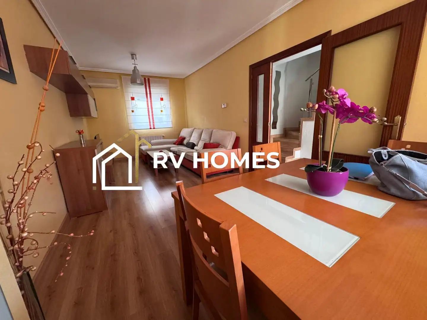 Wohnzimmer von Einfamilien-Reihenhaus zur Miete in Cáceres mit Klimaanlage, Heizung und Abstellraum