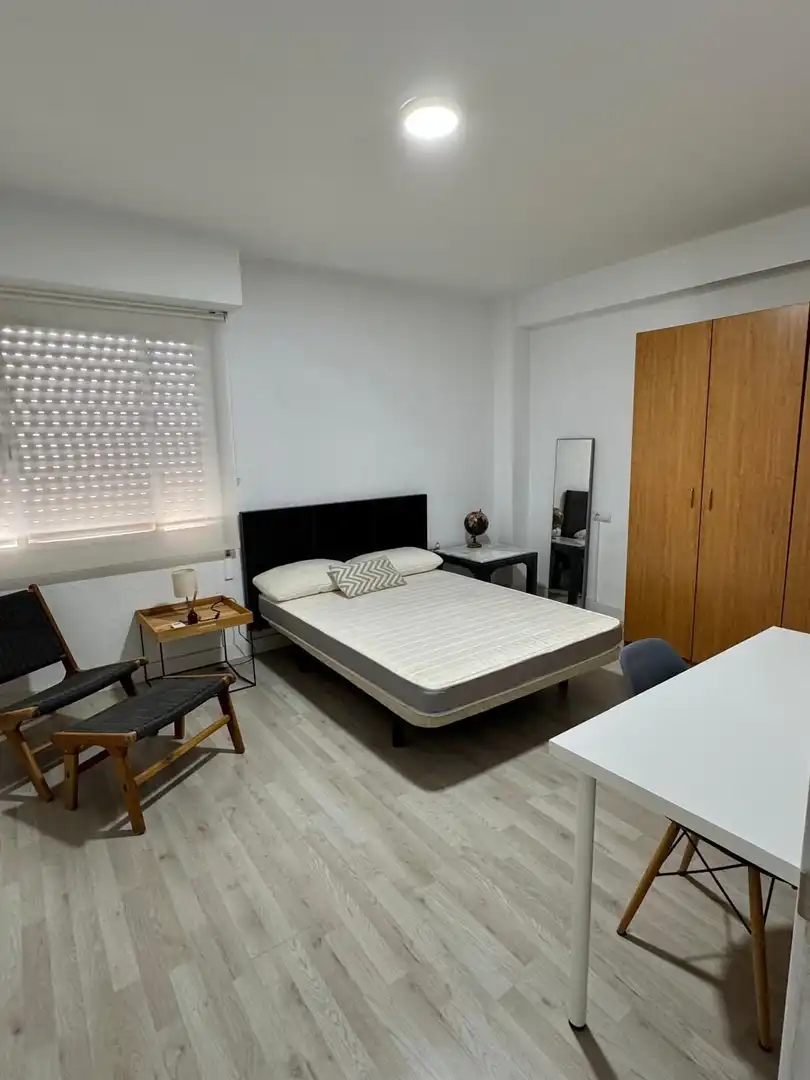 Habitación de Piso de alquiler en Valencia con Aire acondicionado, Calefacción y Amueblado