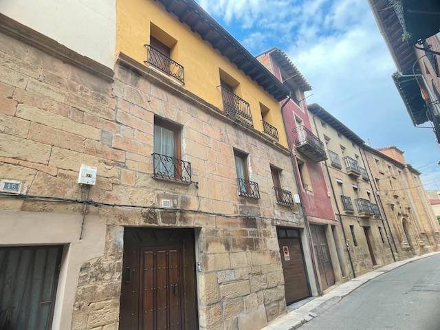 Casa-chalet en Venta en Calle Palacio en Fuenmayor