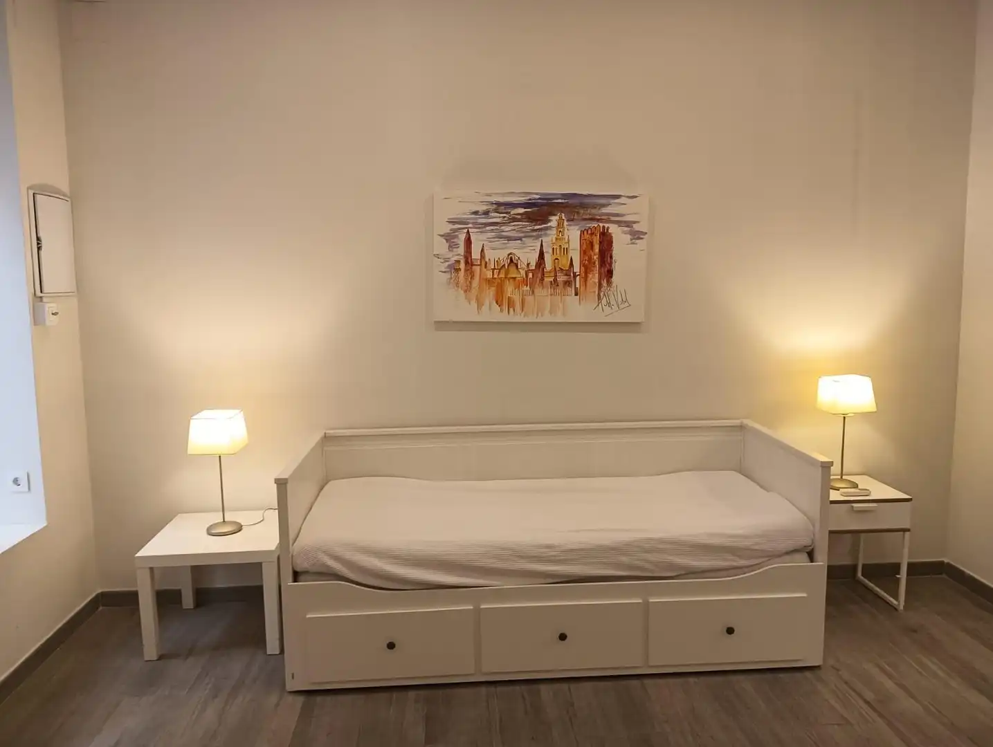 Dormitori de Apartament de lloguer en Sevilla amb Aire condicionat i Moblat