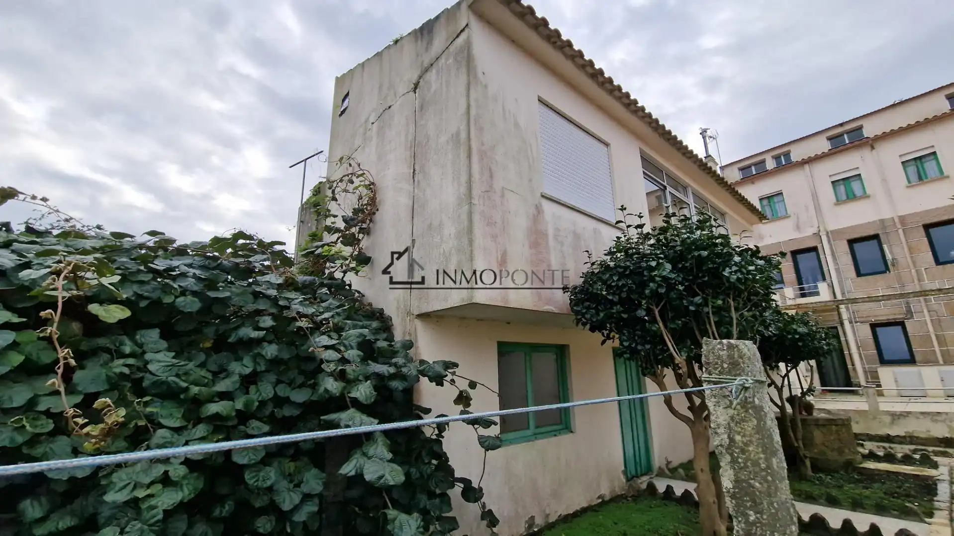 Vista exterior de Casa adosada en venda en O Grove   amb Calefacció, Jardí privat i Traster