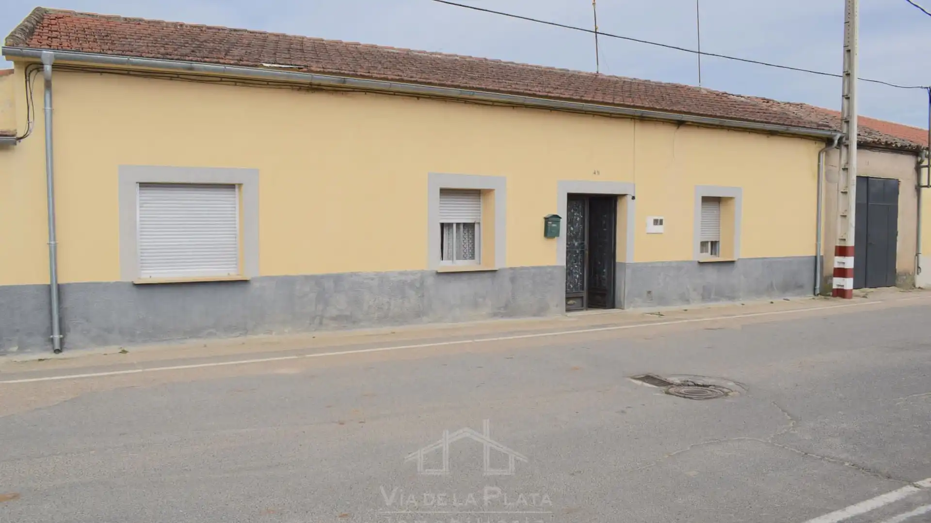 Vista exterior de Casa o chalet en venta en Topas con Calefacción, Trastero y Amueblado