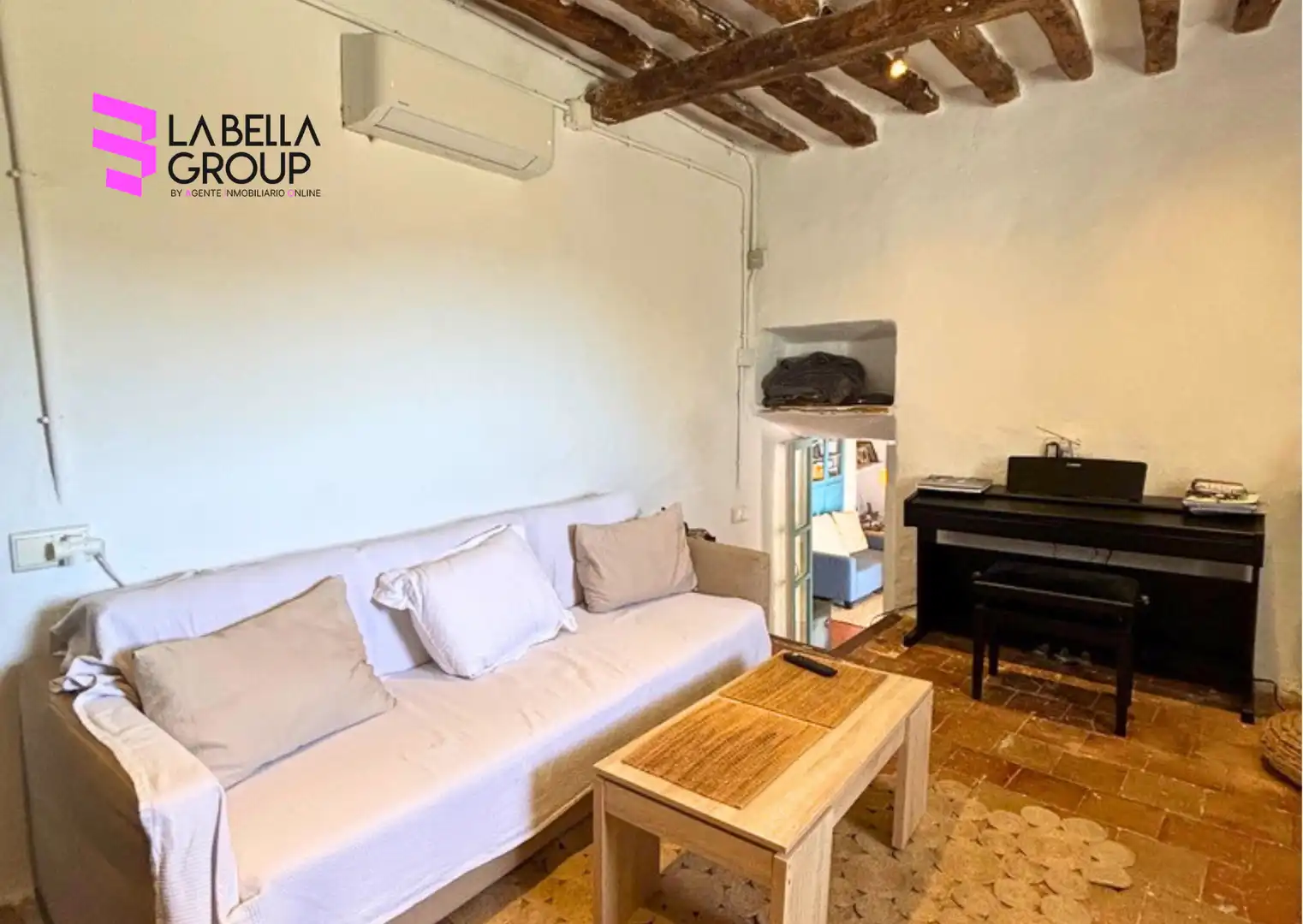 Sala d'estar de Finca rústica en venda en Santa Eulària des Riu amb Aire condicionat, Jardí privat i Terrassa