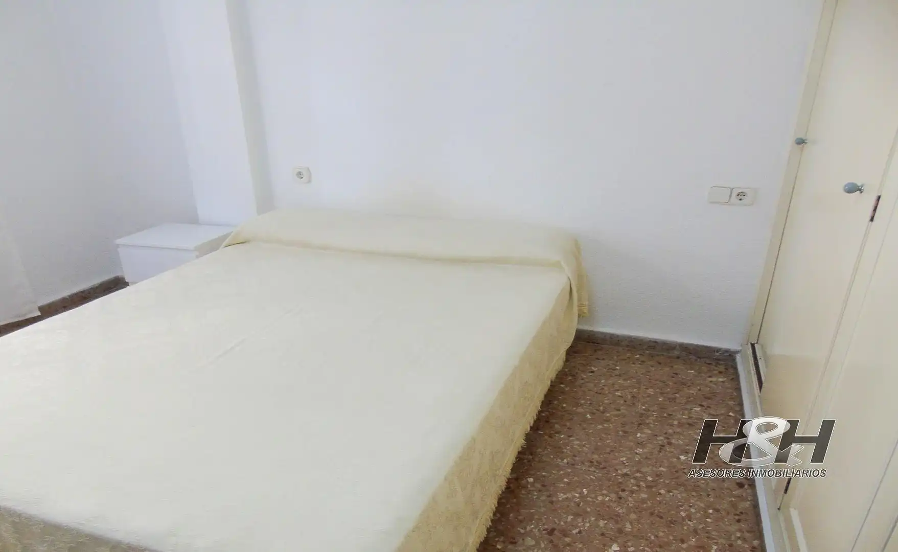 Dormitori de Pis de lloguer en Valencia amb Terrassa, Traster i Balcó