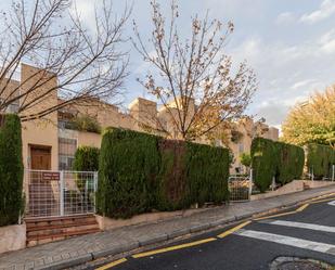 Vista exterior de Casa o xalet de lloguer en  Granada Capital amb Aire condicionat, Calefacció i Jardí privat