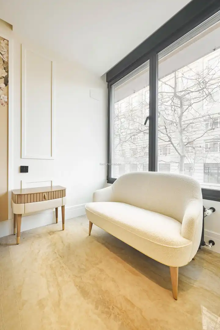 Sala d'estar de Apartament en venda en Madrid amb Aire condicionat