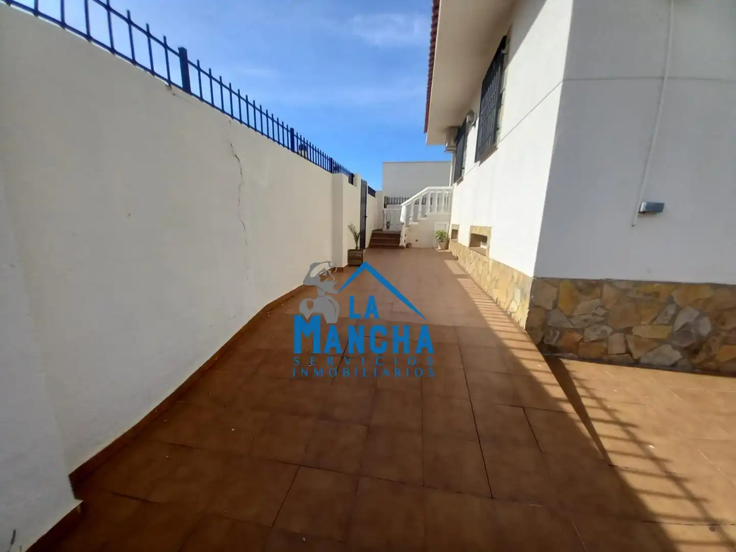 Exterior view of Houses for sale in Motilleja  with Heating and Storage room