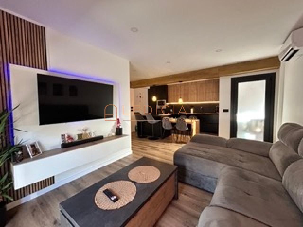 Living room of Flat to rent in A Cañiza    with Air Conditioner, Heating and Furnished