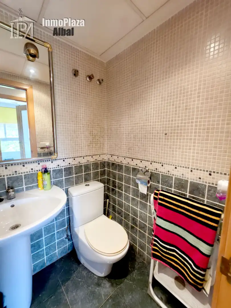 Baño de Dúplex en venta en Catarroja con Aire acondicionado, Trastero y Balcón
