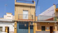 Vista exterior de Casa adosada en venda en Camas amb Terrassa
