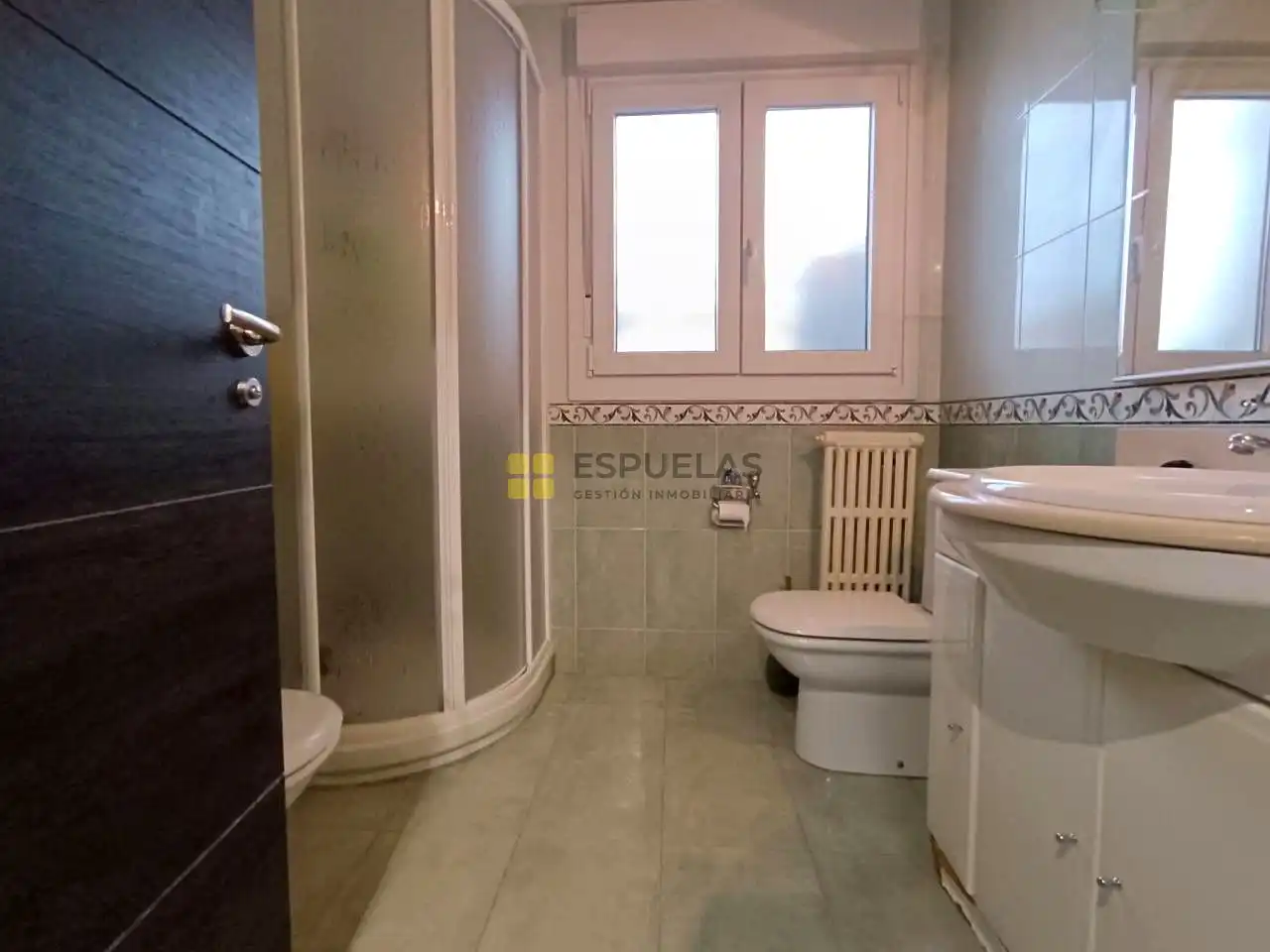 Baño de Piso en venta en Arnedo con Calefacción, Parquet y Terraza