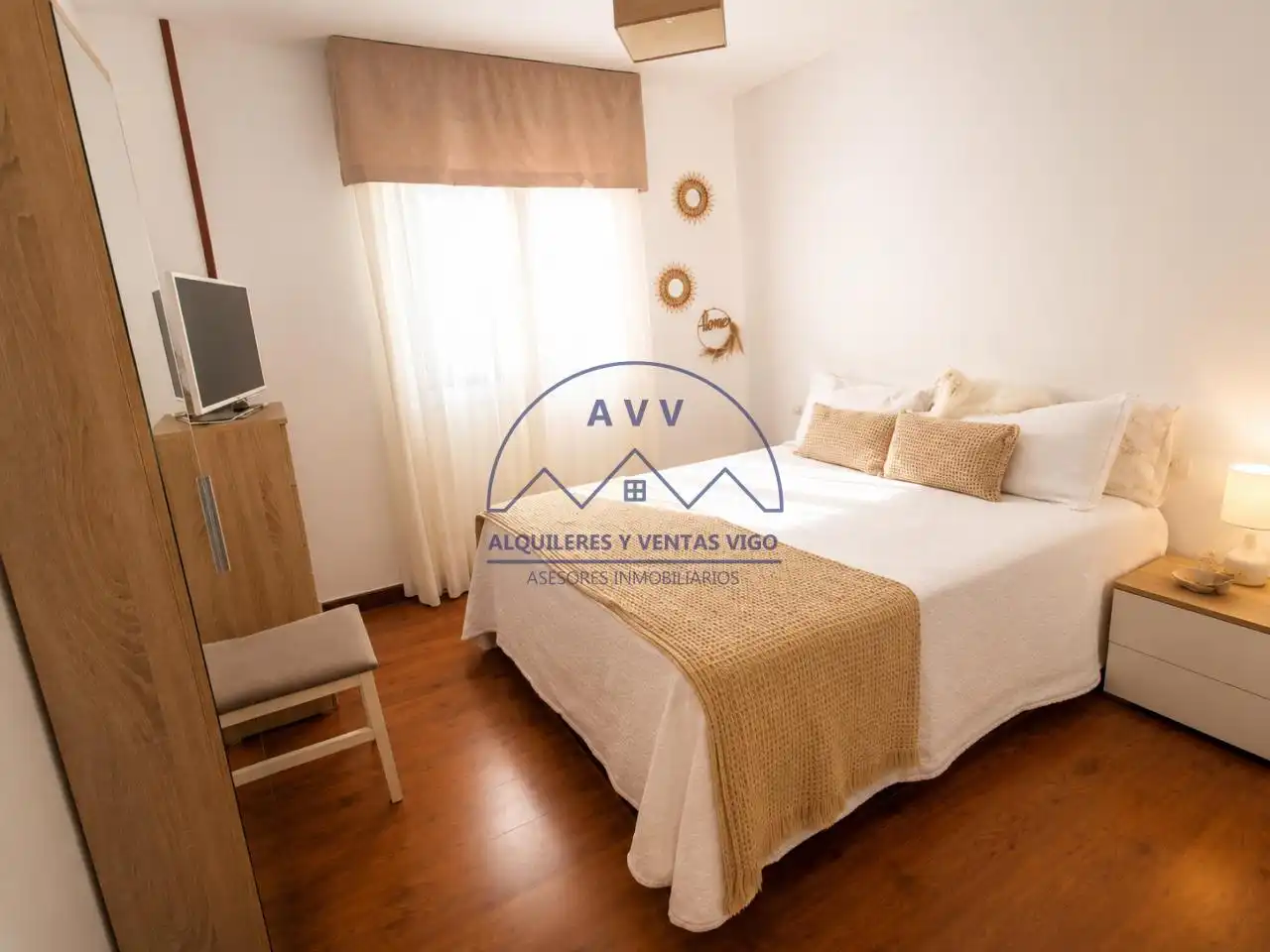 Habitación de Piso en venta en Vigo  con Trastero y Amueblado