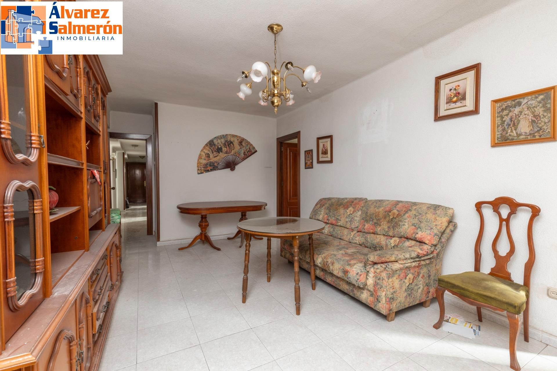 Living room of Flat for sale in  Granada Capital