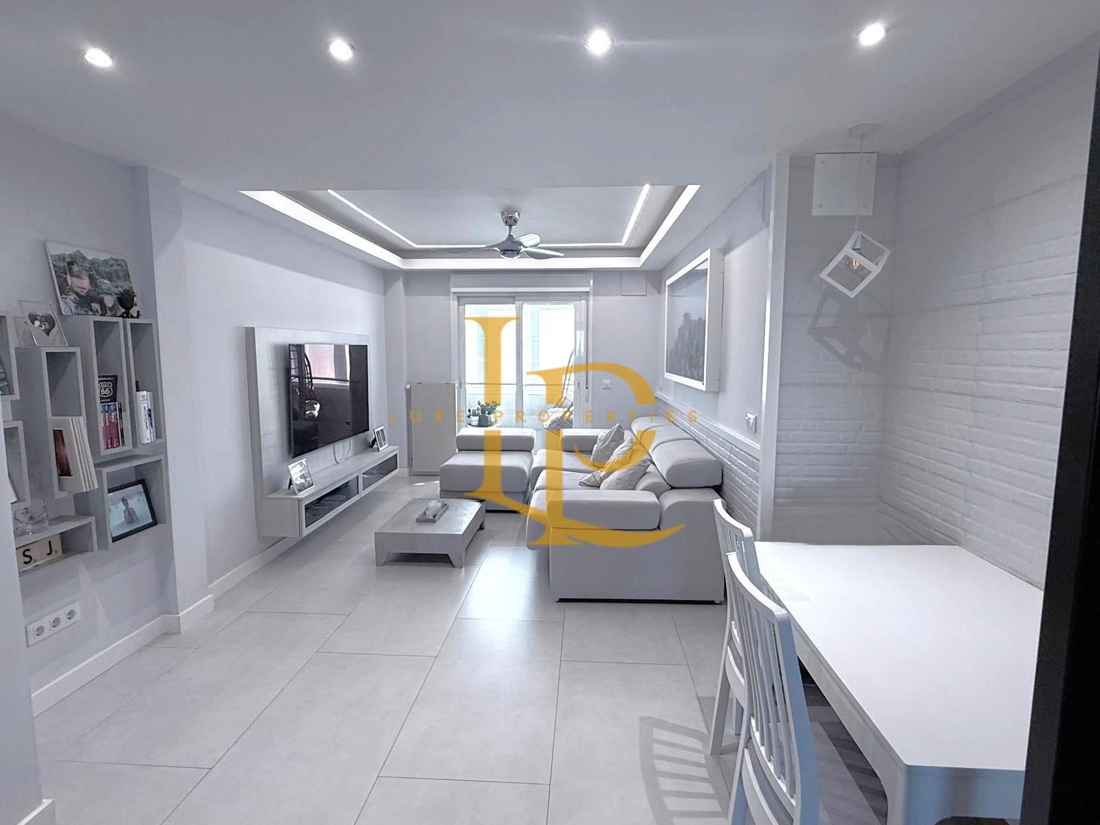 Living room of Flat for sale in  Madrid Capital  with Air Conditioner, Heating and Terrace