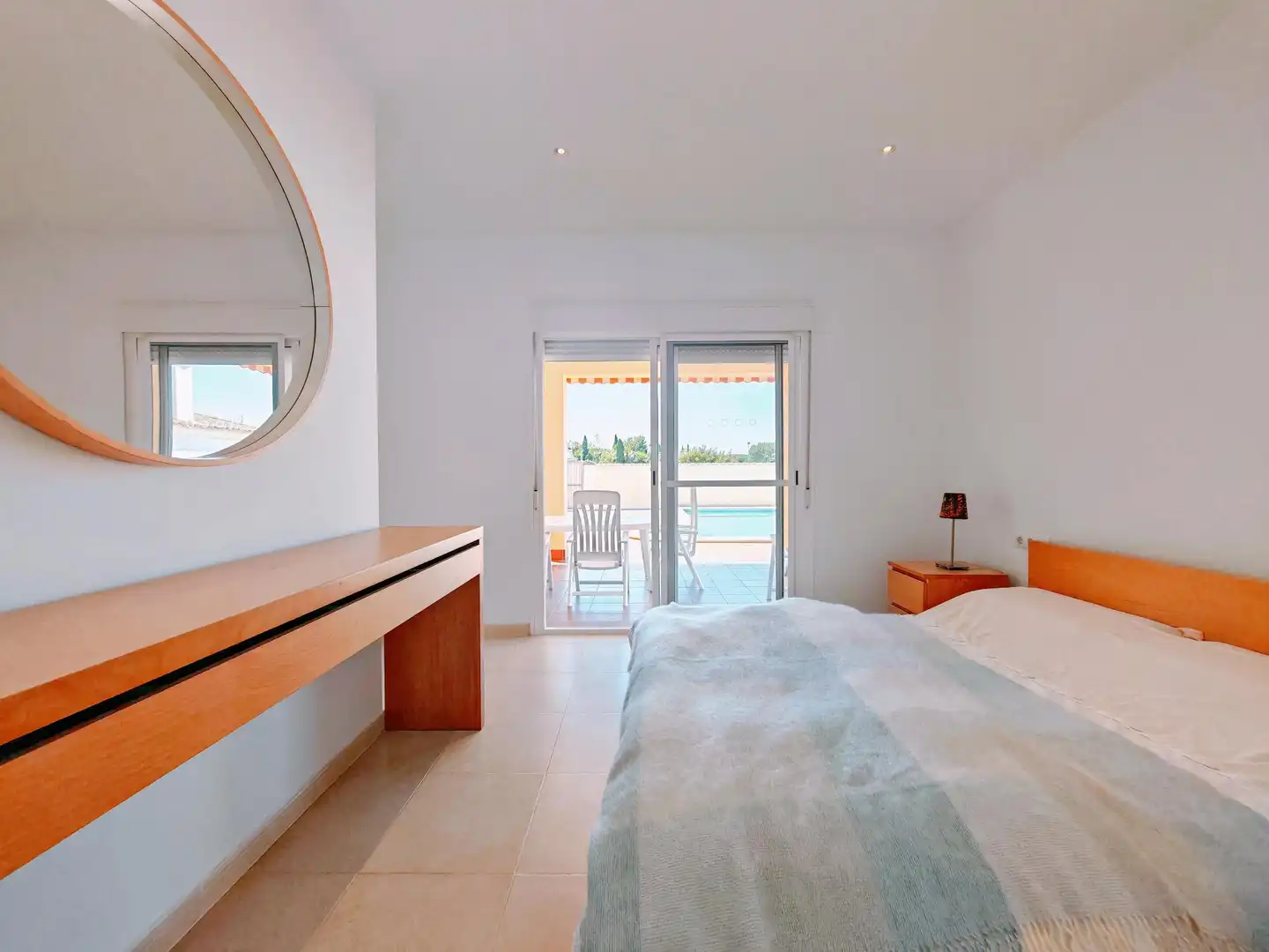 Dormitori de Casa o xalet en venda en Chiclana de la Frontera amb Aire condicionat, Jardí privat i Piscina