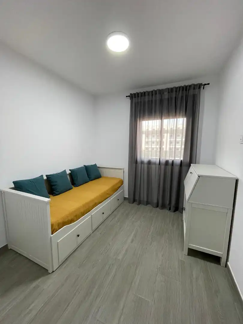 Schlafzimmer von Wohnung zur Miete in La Rinconada mit Klimaanlage, Heizung und Terrasse