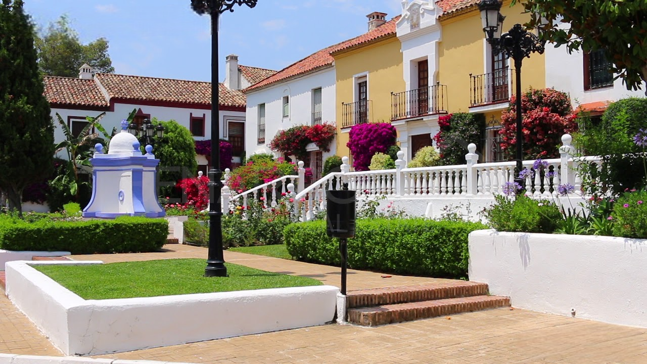 Vista exterior de Casa adosada en venda en Marbella amb Aire condicionat, Calefacció i Terrassa