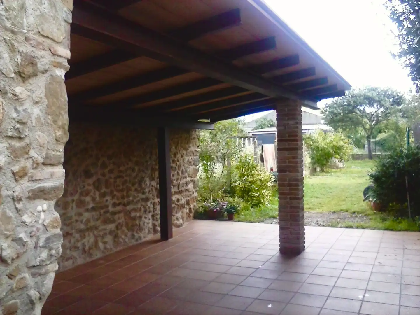 Terrasse von Einfamilien-Reihenhaus zum Verkauf in Flaçà mit Klimaanlage, Heizung und Privatgarten