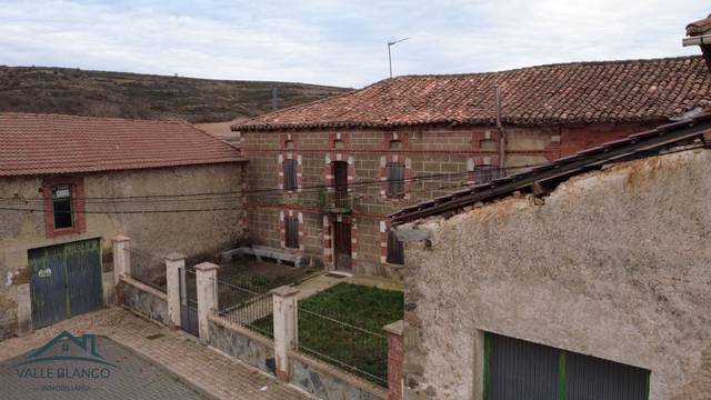 Casa-chalet en Venta en Valle de Valdelucio
