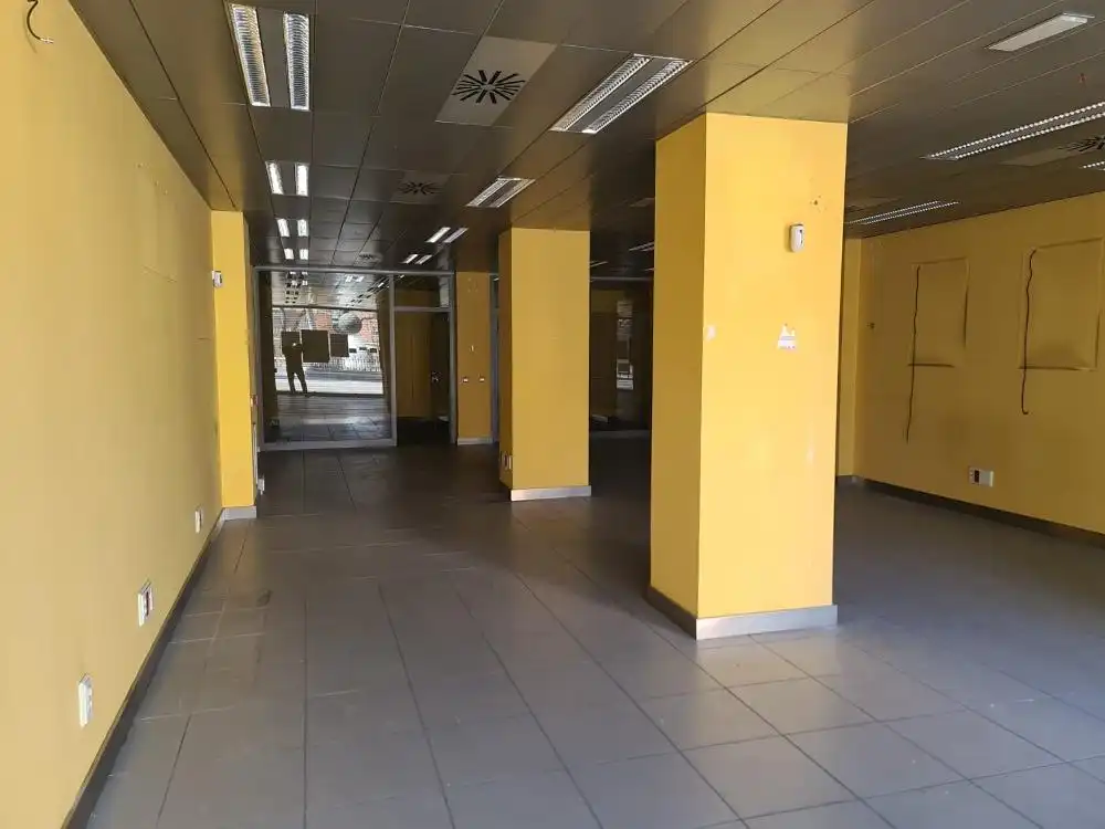 Gewerbefläche zum Verkauf in Avenida Doctor Mendiguchía Carriche, imagen 3
