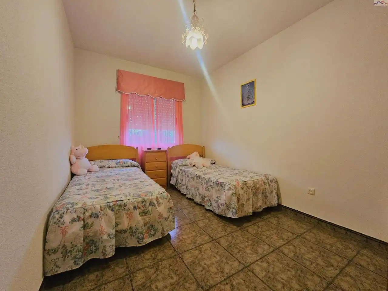 Habitación de Casa o chalet en venta en Villa del Prado con Calefacción, Terraza y Trastero