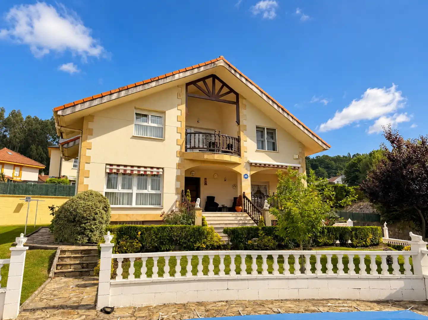 Außenansicht von Haus oder Chalet zum Verkauf in Piélagos mit Heizung, Privatgarten und Terrasse