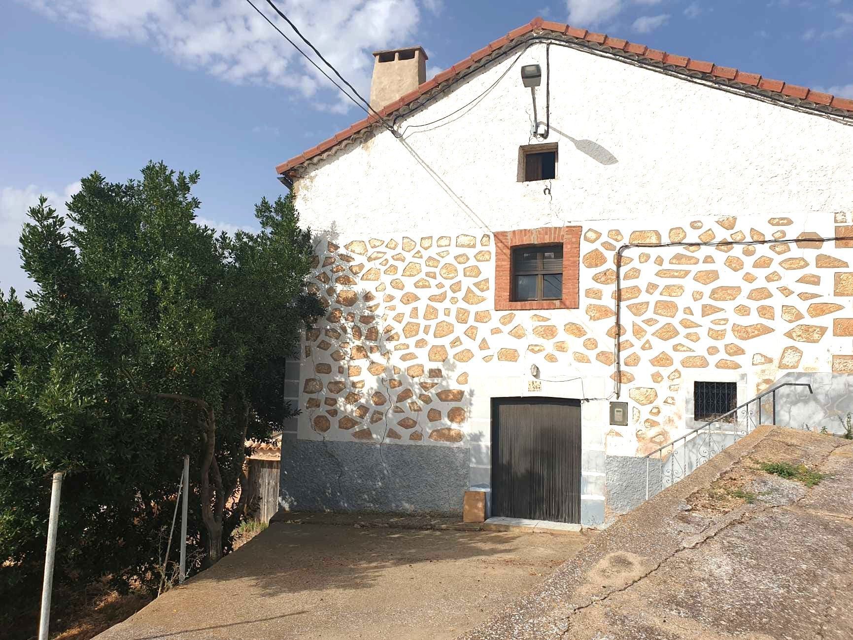 Vista exterior de Finca rústica en venda en Almaluez amb Traster