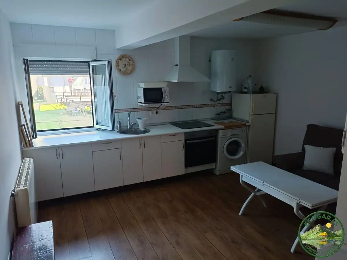 Cuina de Pis en venda en Cacabelos amb Calefacció, Parquet i Moblat