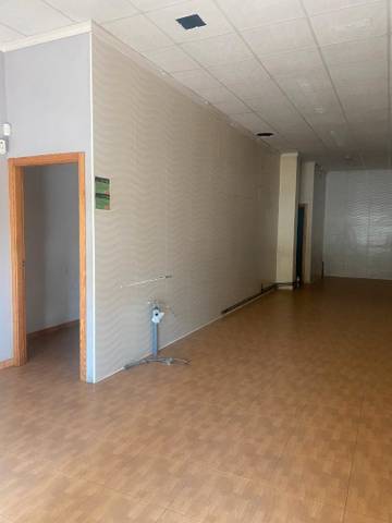 Local comercial en Alquiler en Sutullena