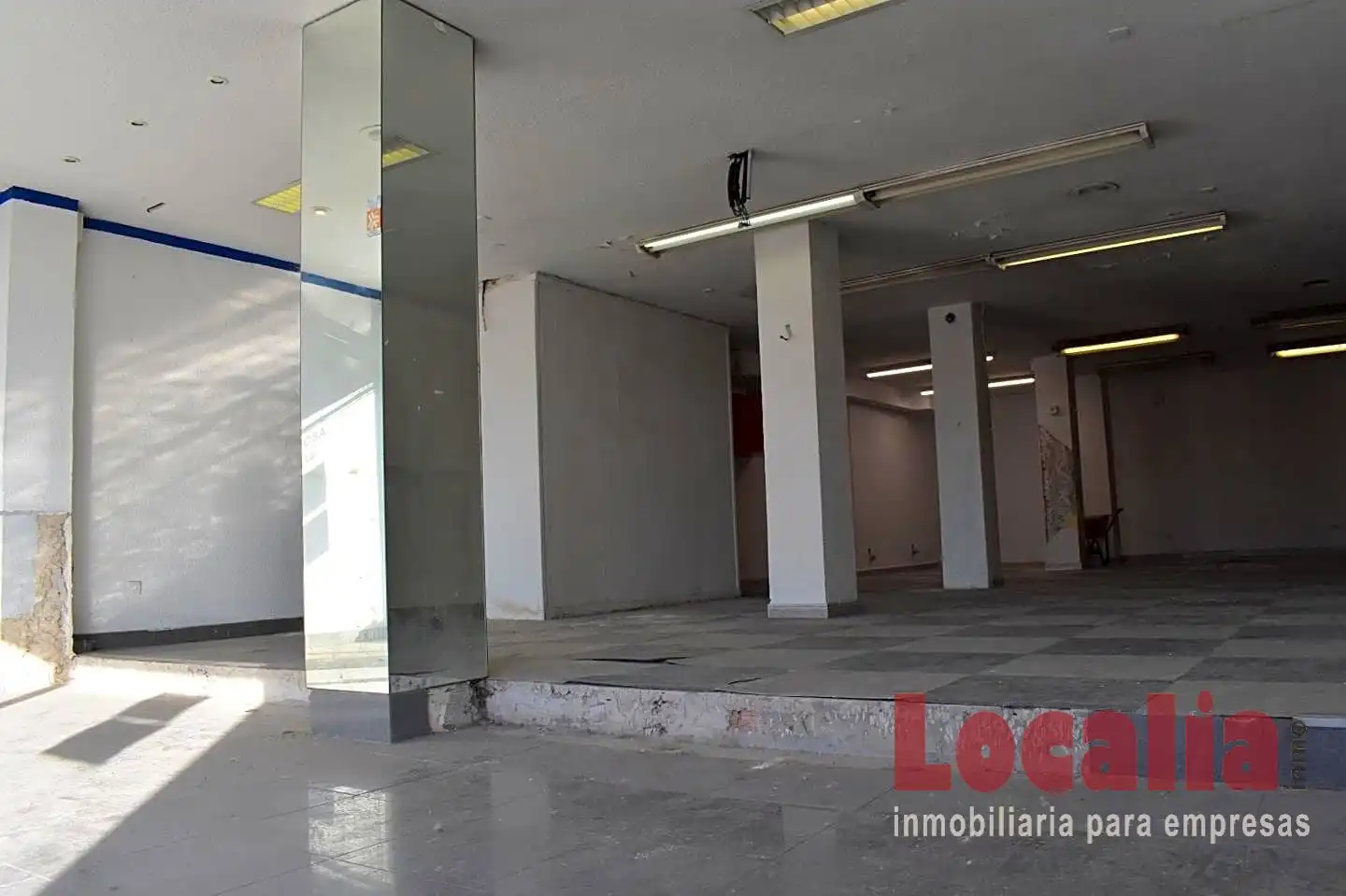 Local comercial en alquiler en Cuatro Caminos, imagen 2