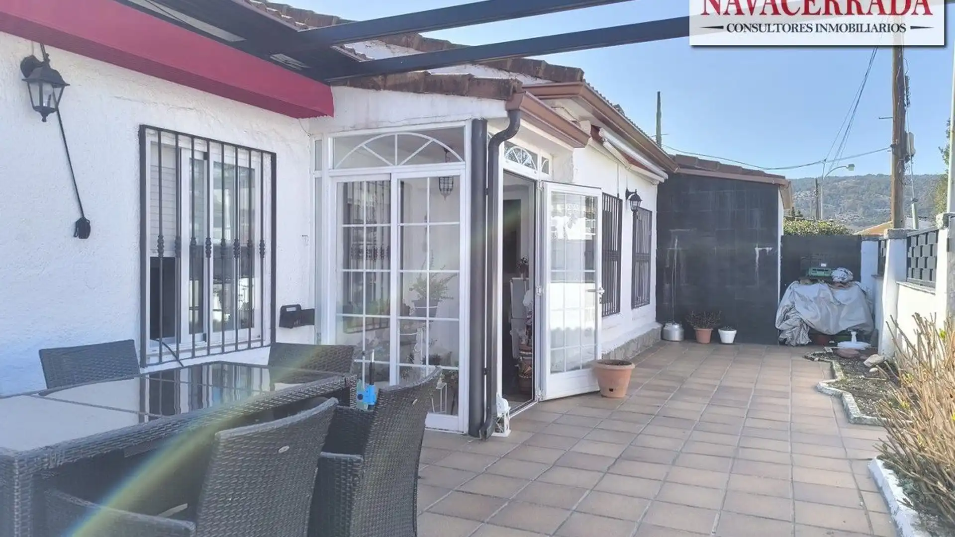 Vista exterior de Casa o chalet en venta en Becerril de la Sierra con Calefacción y Jardín privado