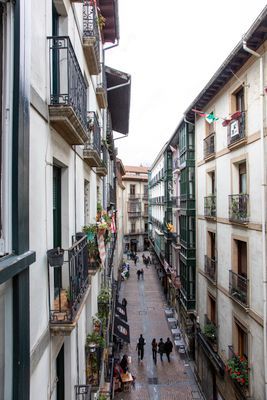 Vista exterior de Pis en venda en Bilbao  amb Balcó