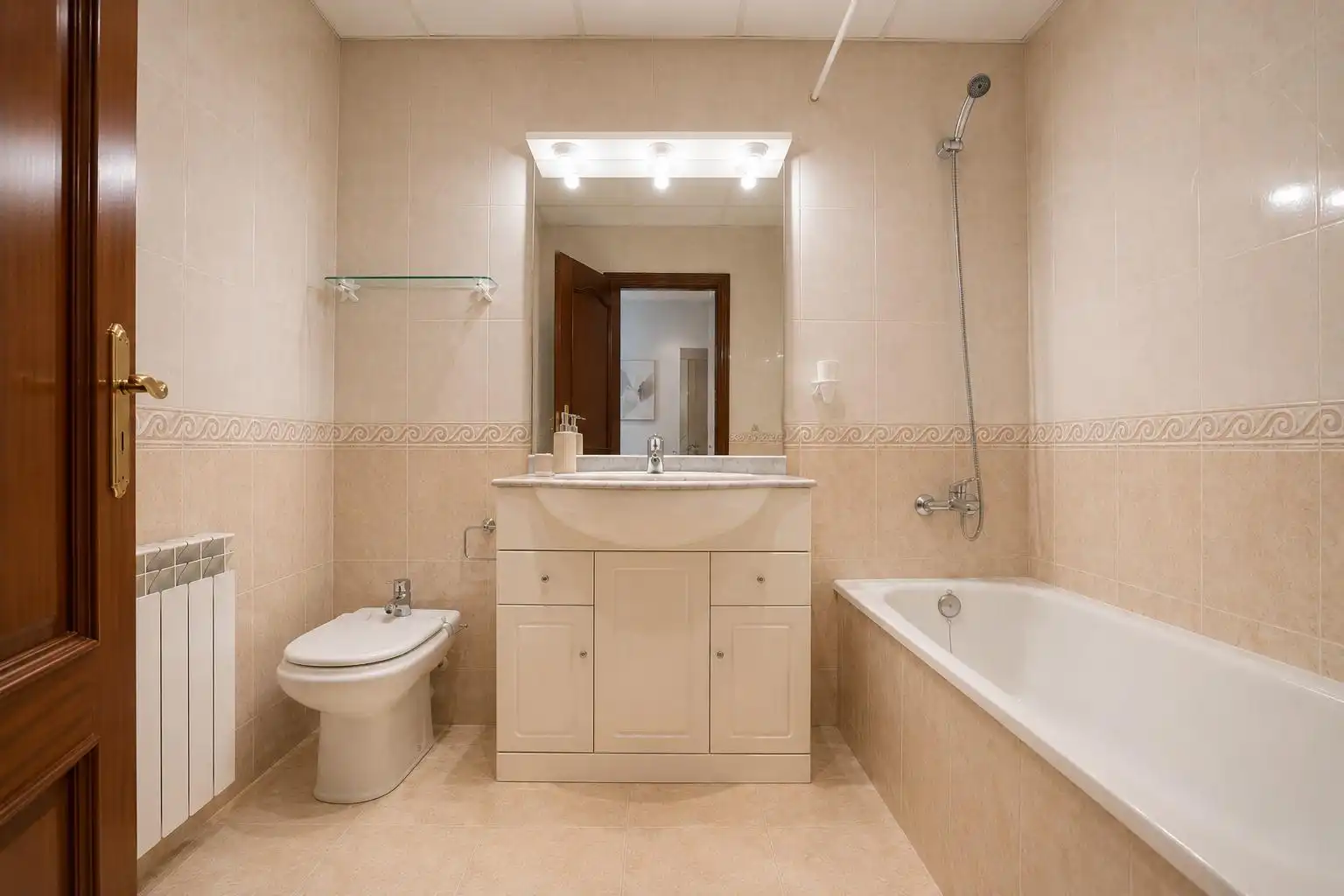 Baño de Piso en venta en Tarragona con Aire acondicionado, Calefacción y Amueblado