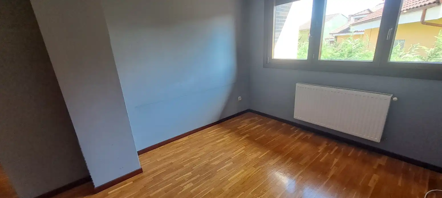 Dormitori de Pis en venda en Gijón  amb Calefacció i Parquet