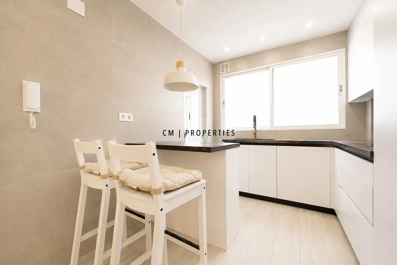 Kitchen of Flat for rent in Valencia  with Air Conditioner, Heating and Terrace